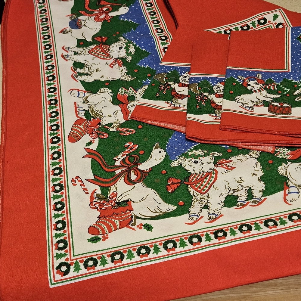 SUNWEAVE LINEN CHRISTMAS table cloth and  napkins vintage 70s 80s 90s